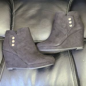 Chinese Laundry Vaida Suede Wedge Booties Shoes 6